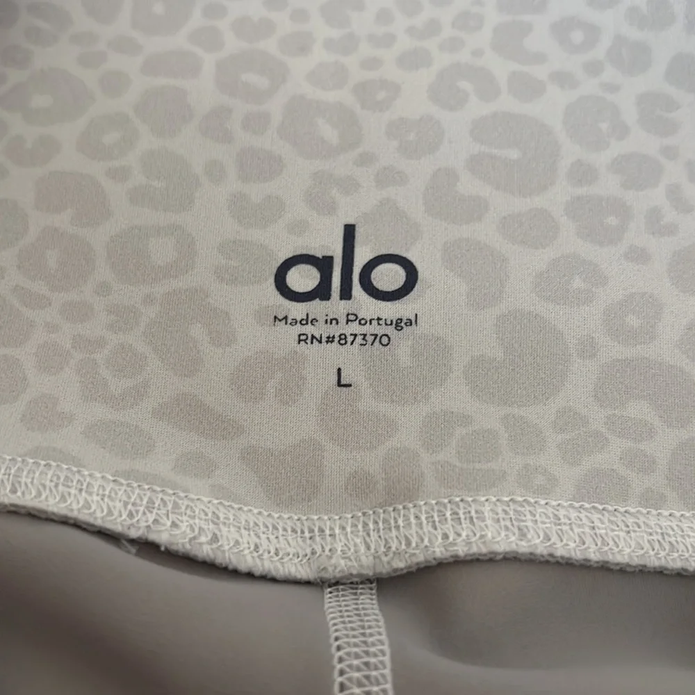 Alo Yoga Women’s High Waist White Leopard Vapor Legging, Large, 28” - Picture 5 of 7